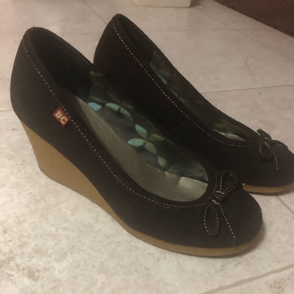 BC women’s wedge shoe brown